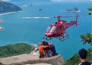 Captura-de-tela-2024-02-26-093021-300x213 Rio de Janeiro: Mulher fratura a perna e é resgatada de helicóptero na Pedra do Telégrafo