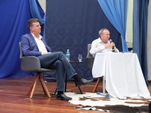 thumb_436519_400_300_0_0_crop-300x225 Sorrisenses acompanham palestra com Clóvis Tramontina