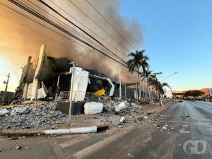 ab44ddc4c83a72de80300fd7f12ad4e7-300x225 Fogo no Shopping Popular: Comunidade enfrenta devastação após incêndio