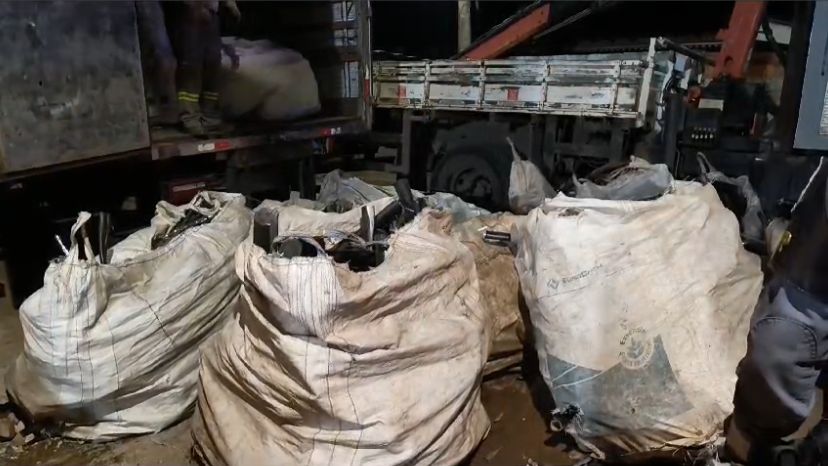 WhatsApp-Image-2025-01-22-at-09.47.26-1 Polícia encontra galpão com 30 toneladas de fios furtados e apresenta oito suspeitos em MT