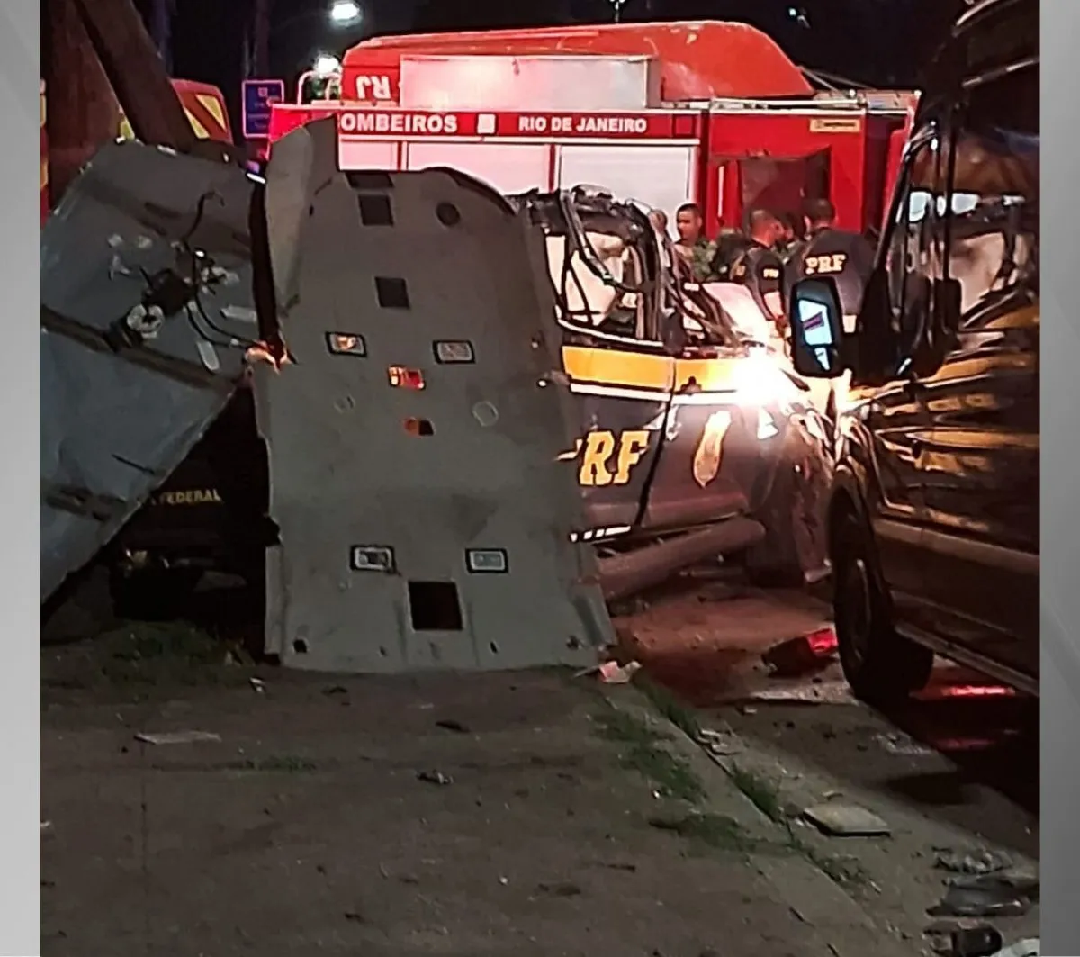 Inserir-um-titulo-2025-04-18T104132.131 Tragédia no Rio: PRF presta homenagens aos três agentes mortos em acidente durante perseguição