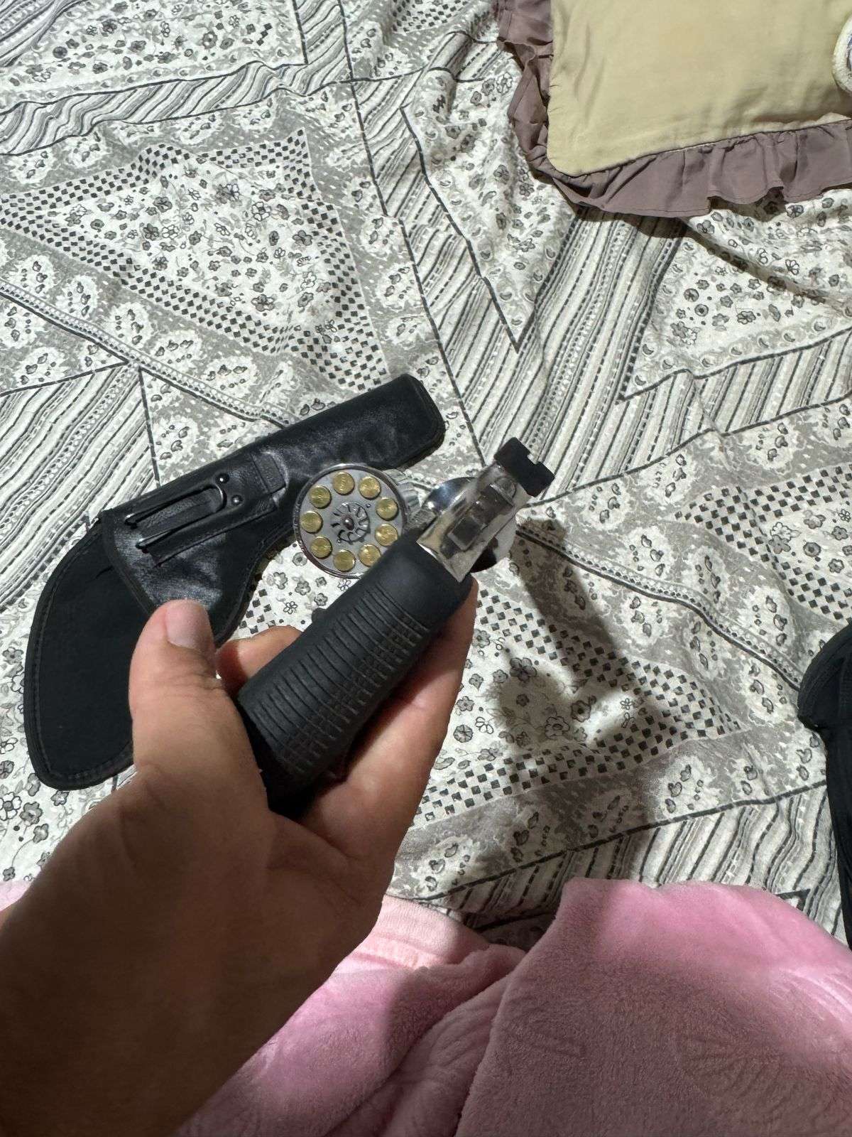 WhatsApp-Image-2025-04-22-at-15.19.40-2 Polícia Civil cumpre mandados em investigação sobre desvio de armas em delegacia de Guarantã do Norte