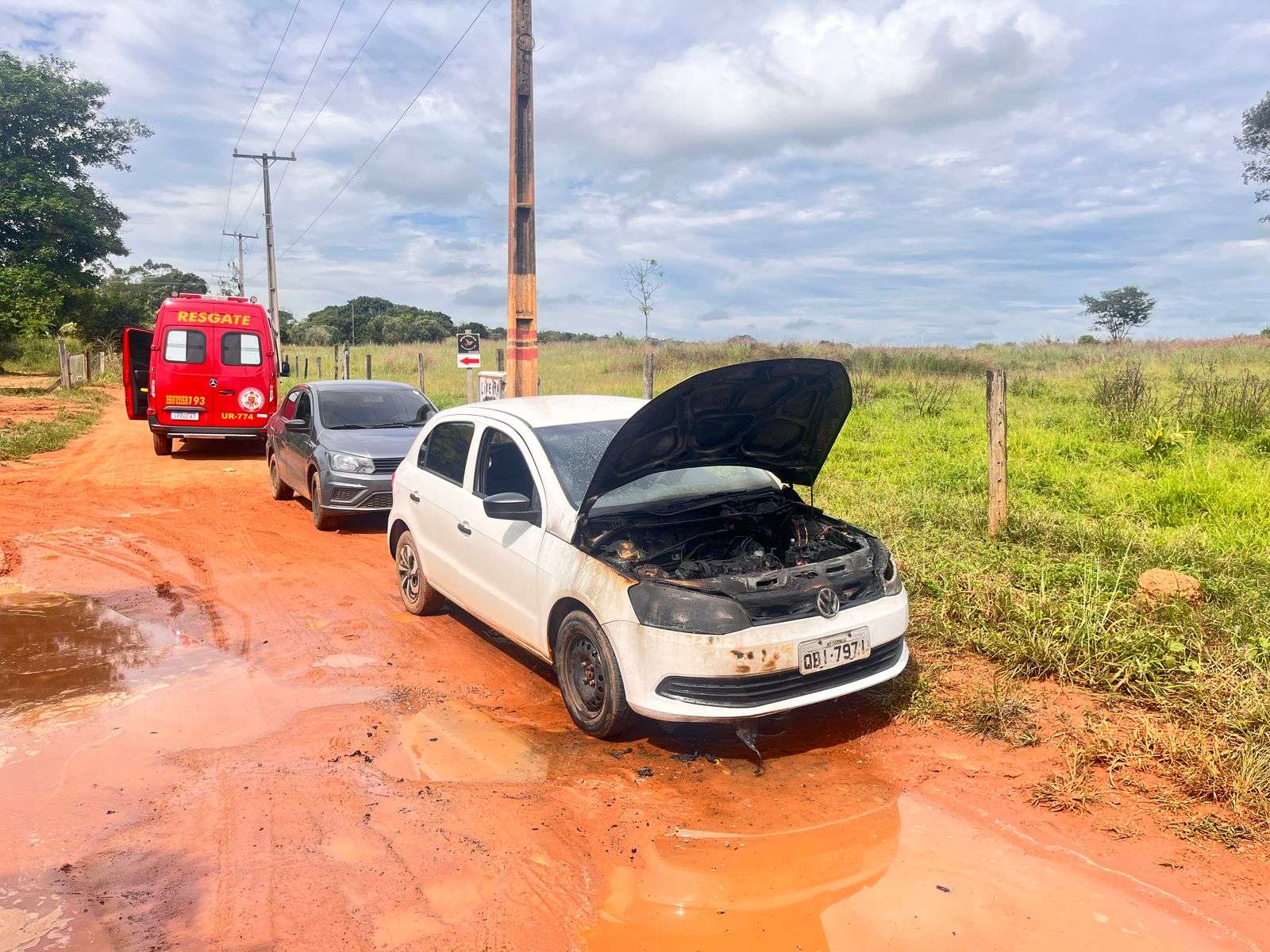 WhatsApp-Image-2025-04-24-at-17.15.15-1-1 Corpo de Bombeiros é acionado na Via Celeste após incêndio em carro
