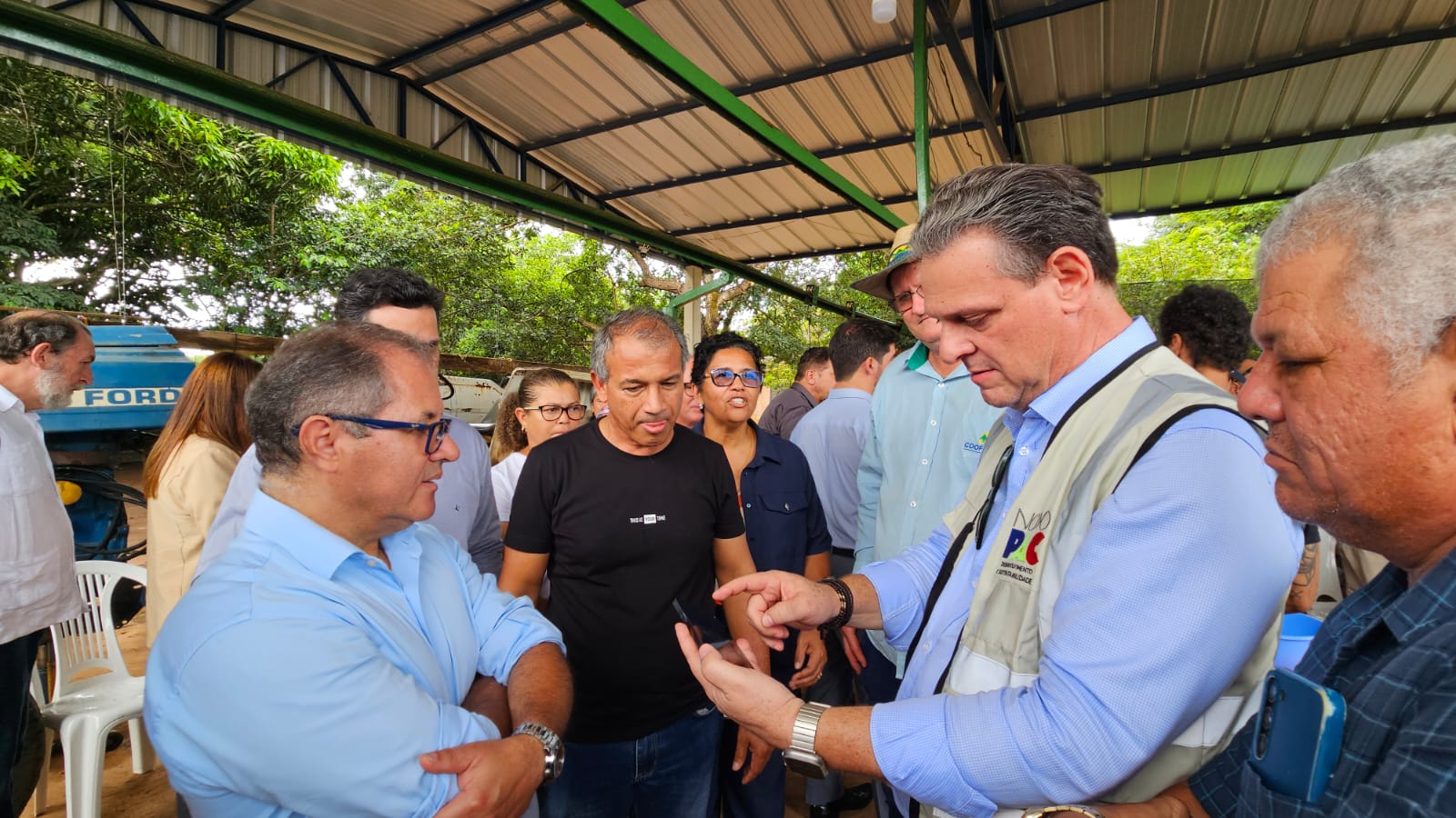 WhatsApp-Image-2025-04-25-at-08.54.02 Vereador Wanderlei Paulo Acompanha Ministro em Visita a Comunidades Rurais de Sorriso e Debate Incentivos à Agricultura Familiar