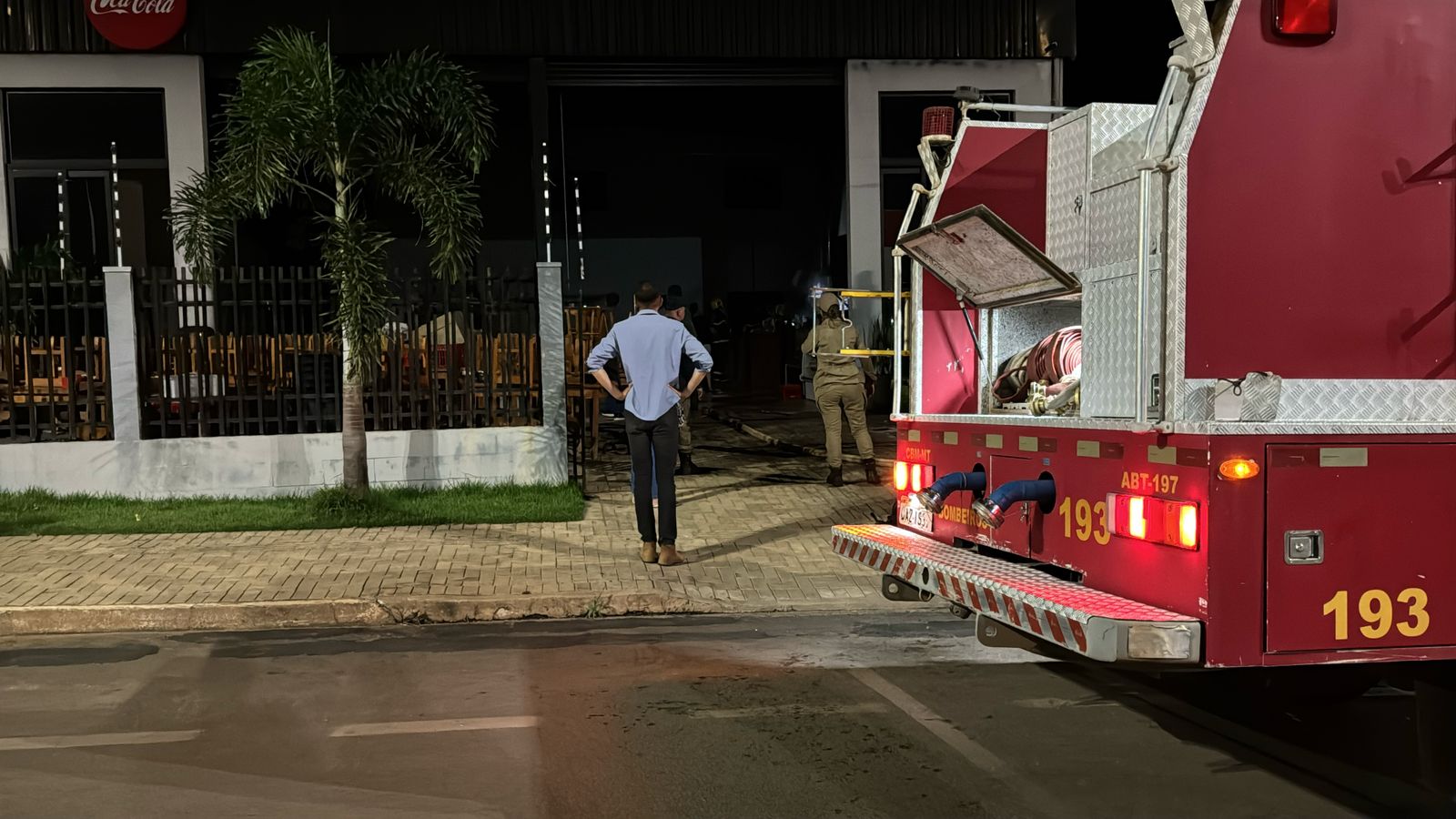 WhatsApp-Image-2025-05-03-at-00.03.05 Incêndio Atinge Espetinho na Avenida Imigrantes em Sorriso (MT) na Noite de Sexta-Feira