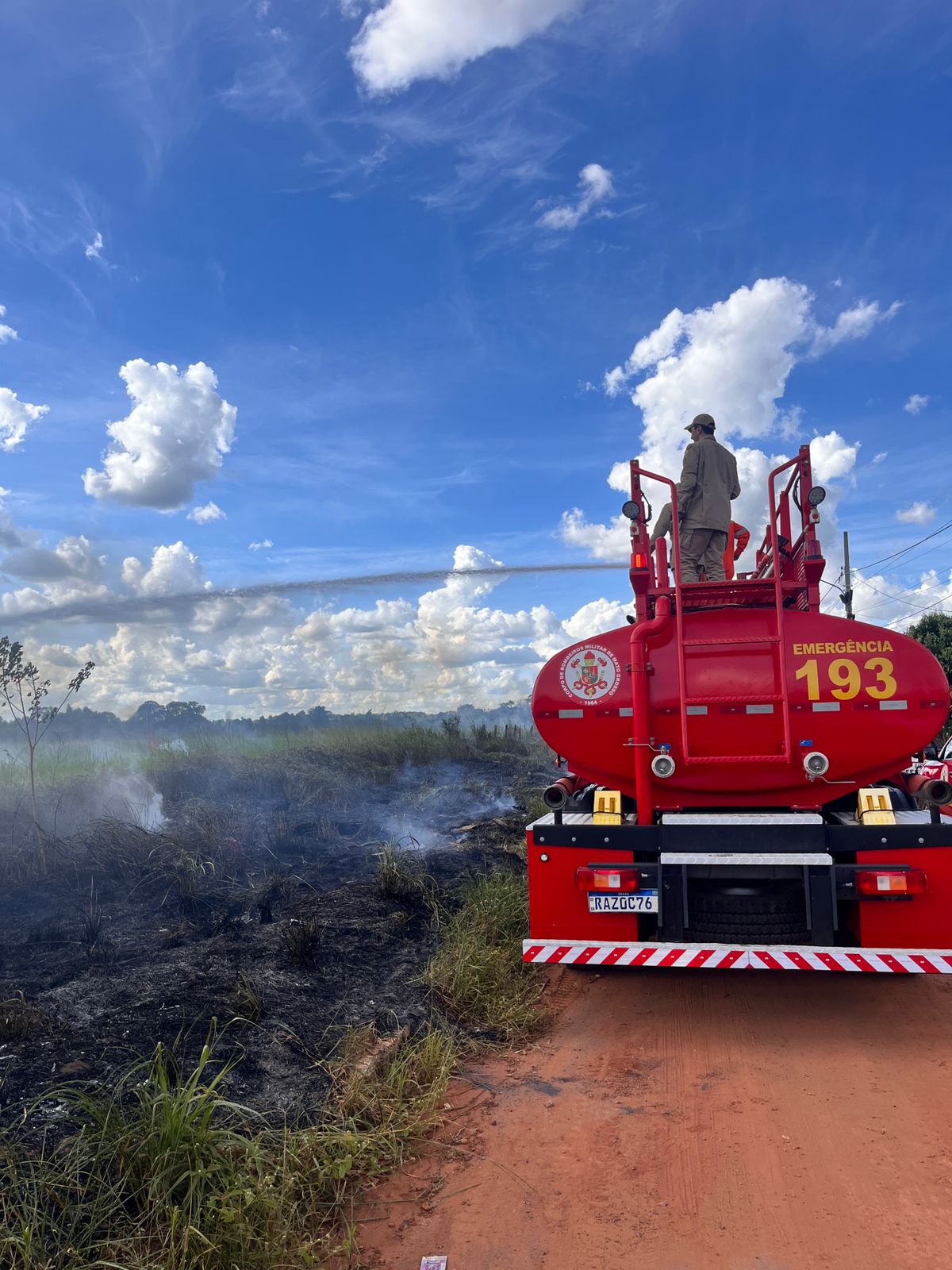 WhatsApp-Image-2025-05-19-at-14.54.29-1 Incêndio atinge vegetação entre os bairros Santa Maria e Brasil Norte, em Sorriso