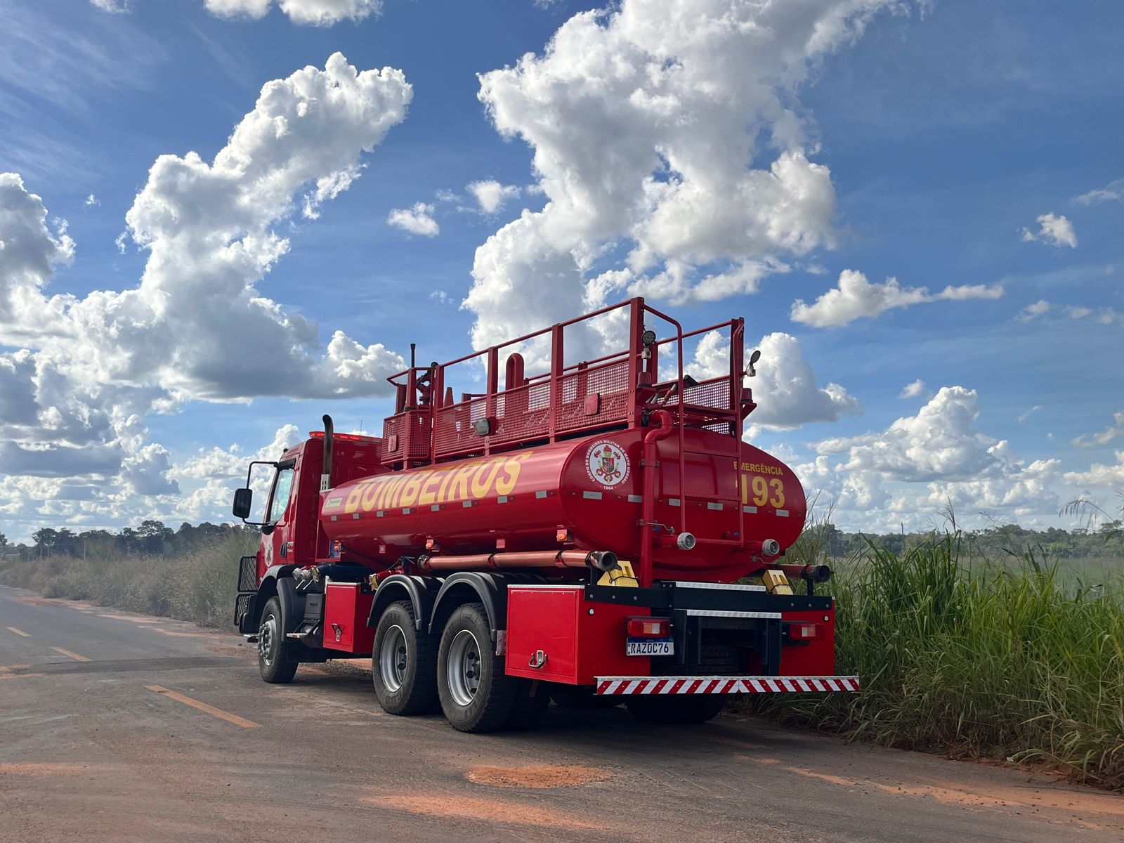 WhatsApp-Image-2025-05-19-at-14.54.57-2 Incêndio atinge vegetação entre os bairros Santa Maria e Brasil Norte, em Sorriso