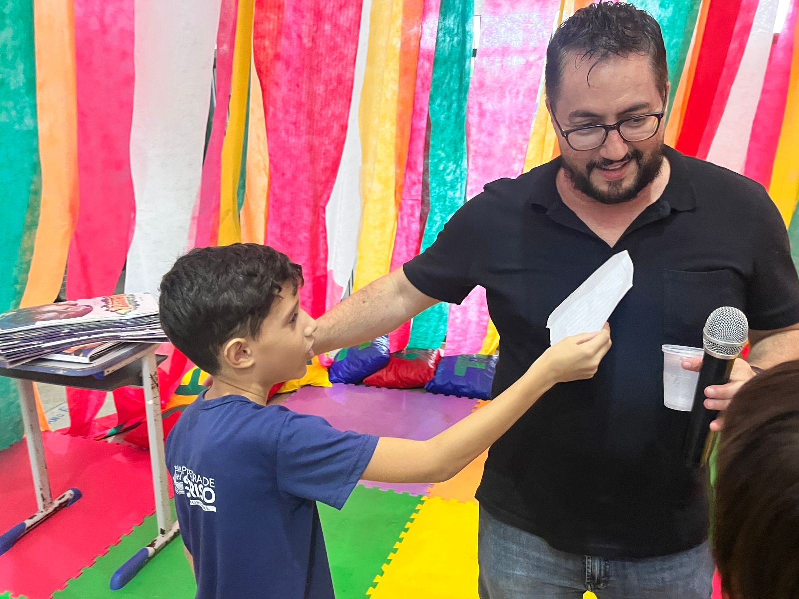 WhatsApp-Image-2025-05-28-at-19.52.05 Últimas Notícias Escola Municipal de Sorriso-MT recebe escritor renomado em dia de autógrafos: “Uma oportunidade de mostrar a evolução através da educação”