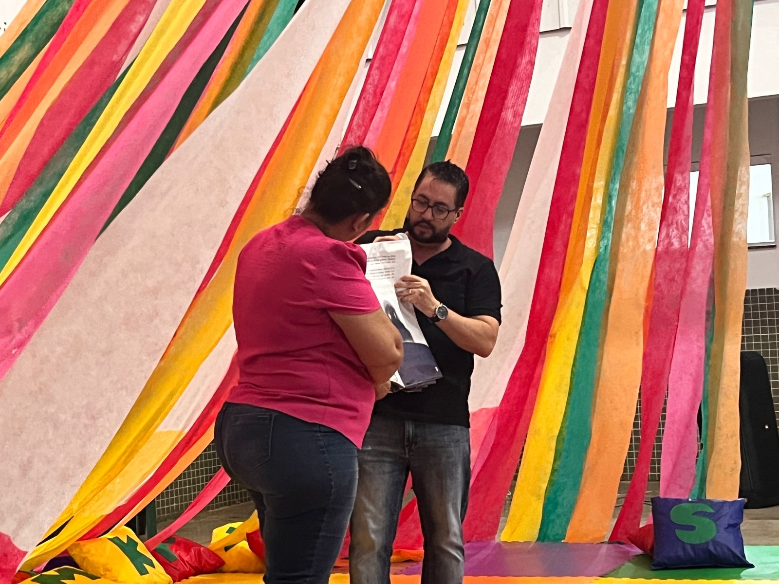 WhatsApp-Image-2025-05-28-at-19.52.07 Últimas Notícias Escola Municipal de Sorriso-MT recebe escritor renomado em dia de autógrafos: “Uma oportunidade de mostrar a evolução através da educação”