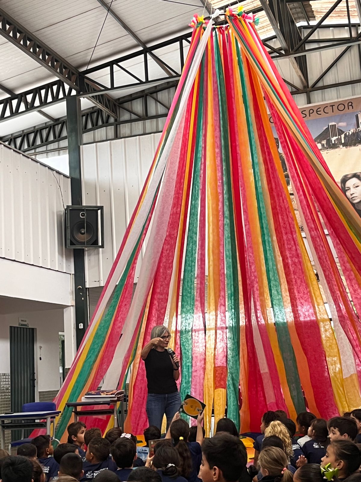 WhatsApp-Image-2025-05-28-at-19.52.10 Últimas Notícias Escola Municipal de Sorriso-MT recebe escritor renomado em dia de autógrafos: “Uma oportunidade de mostrar a evolução através da educação”