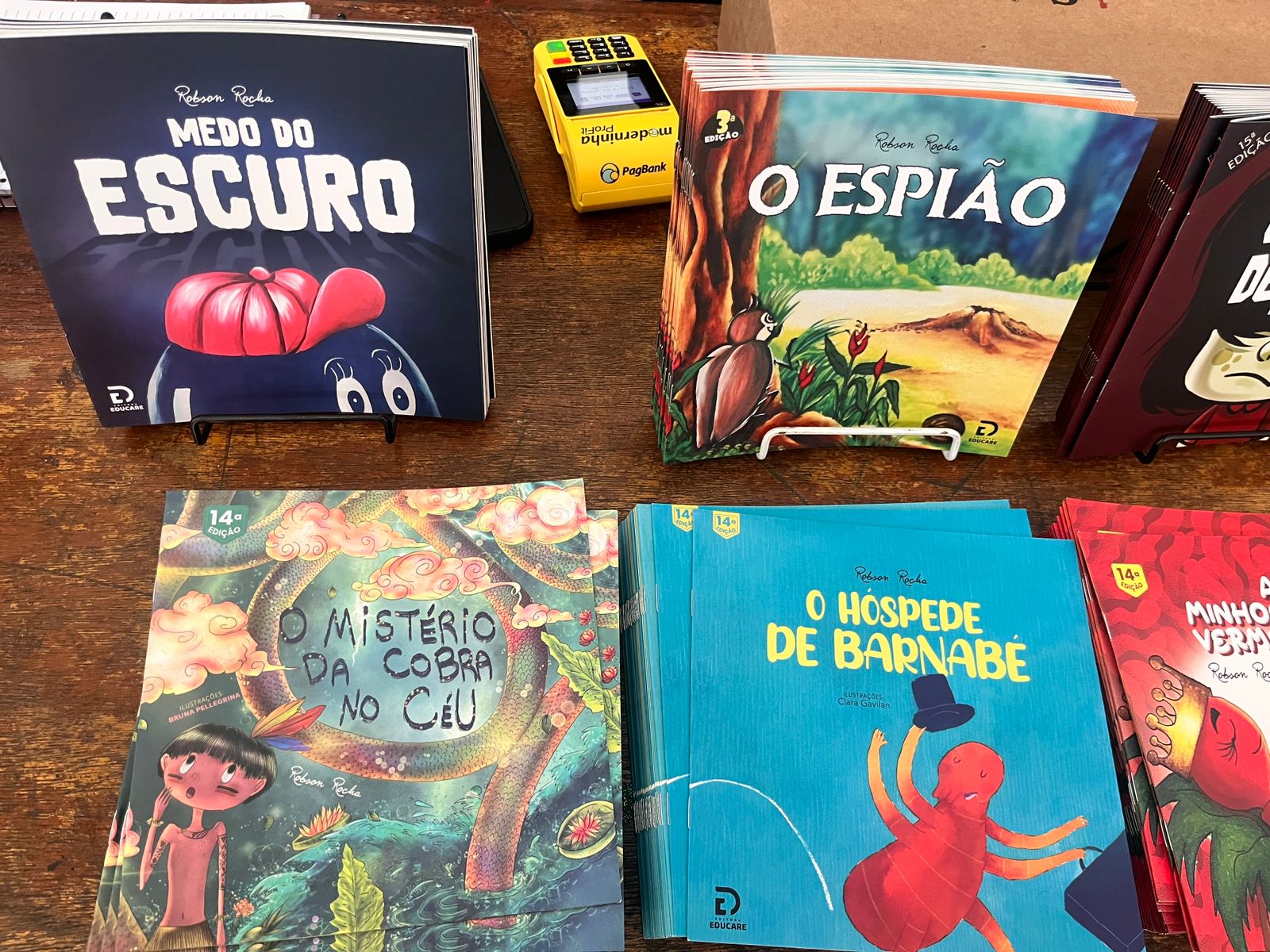 WhatsApp-Image-2025-05-28-at-19.52.11 Últimas Notícias Escola Municipal de Sorriso-MT recebe escritor renomado em dia de autógrafos: “Uma oportunidade de mostrar a evolução através da educação”