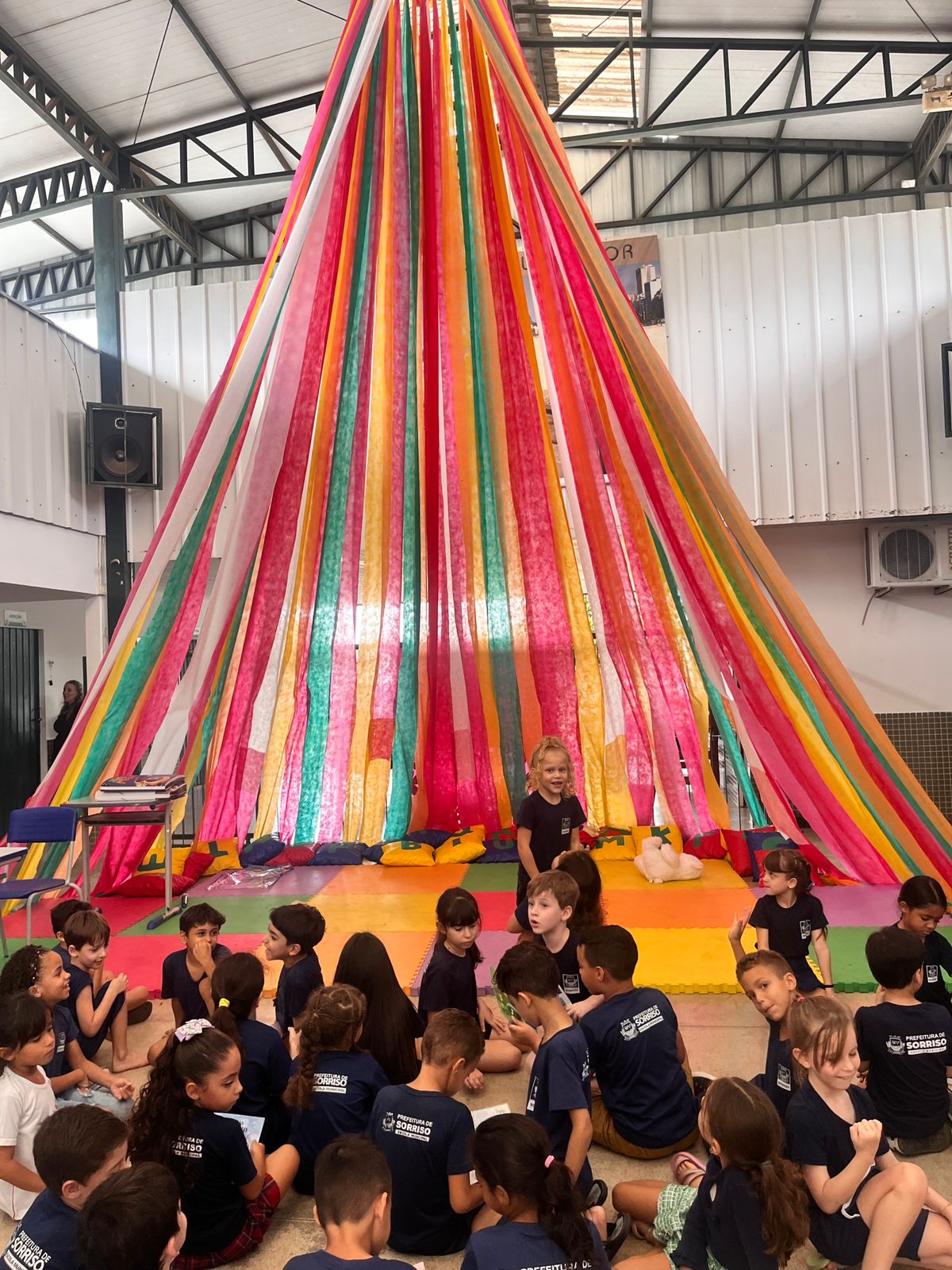 WhatsApp-Image-2025-05-28-at-19.52.12-1 Últimas Notícias Escola Municipal de Sorriso-MT recebe escritor renomado em dia de autógrafos: “Uma oportunidade de mostrar a evolução através da educação”