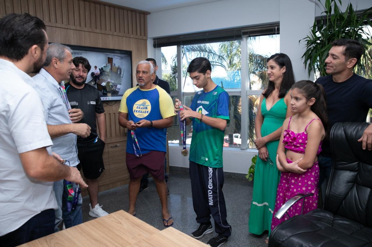 thumb__1280_0_0_0_auto-46 Campeão estadual paralímpico de natação é recepcionado pelo prefeito