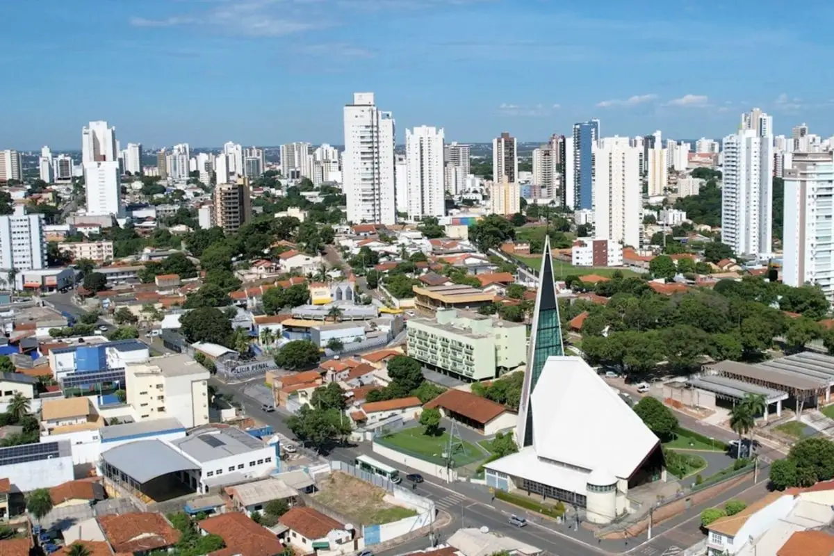 Cuiaba-de-cima.jpg Cuiabá andou para trás no jeito de construir e virou refém do ar-condicionado