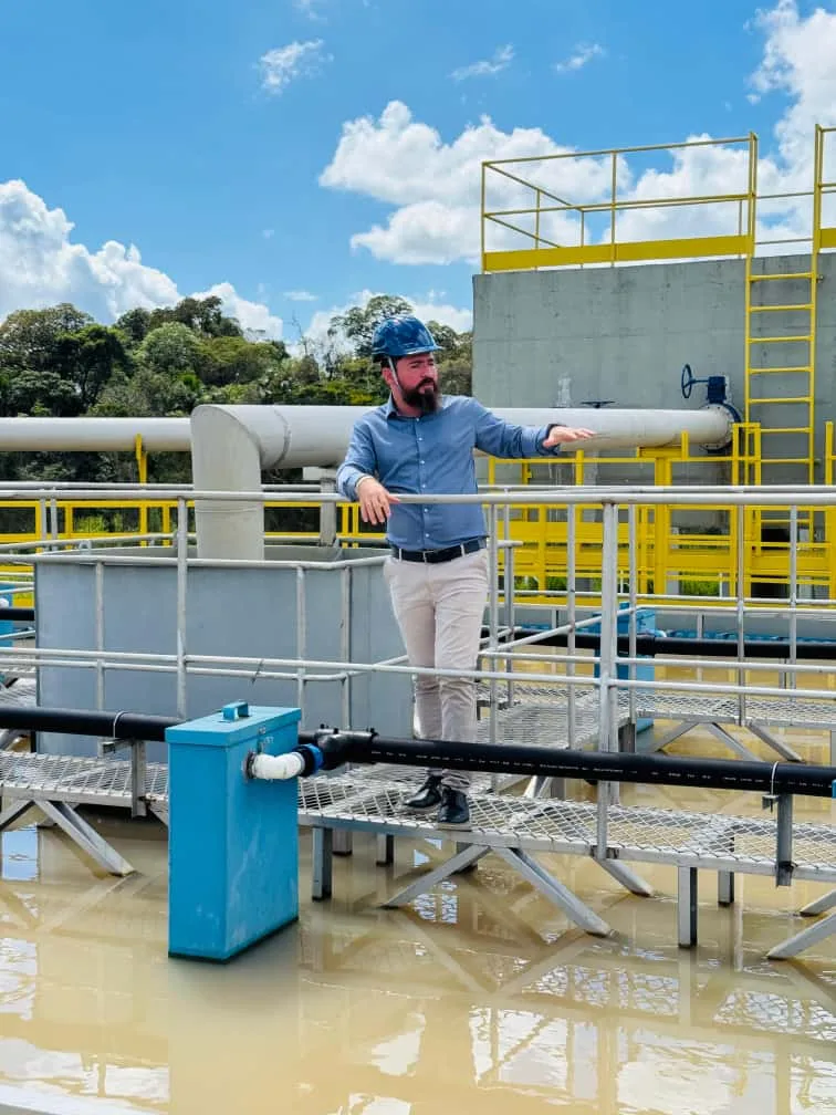 WhatsApp-Image-2025-10-02-at-17.43.33-1 Durante podcast, coordenador da Águas de Sorriso alerta: Falta de caixa de gordura em casas causou vazamento de esgoto na Blumenau