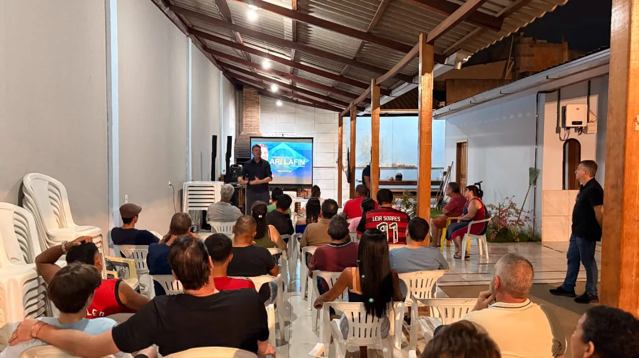 WhatsApp-Image-2025-10-18-at-12.37.15-6 Ex-prefeito Ari Lafin realiza reunião e destaca apoio conquistado em Cuiabá para sua pré-candidatura a deputado estadual