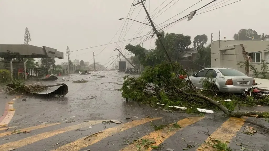 WhatsApp-Image-2025-11-08-at-08.38.31-1 Tornado devasta cidades do Paraná, deixa cinco mortos e mais de 400 feridos