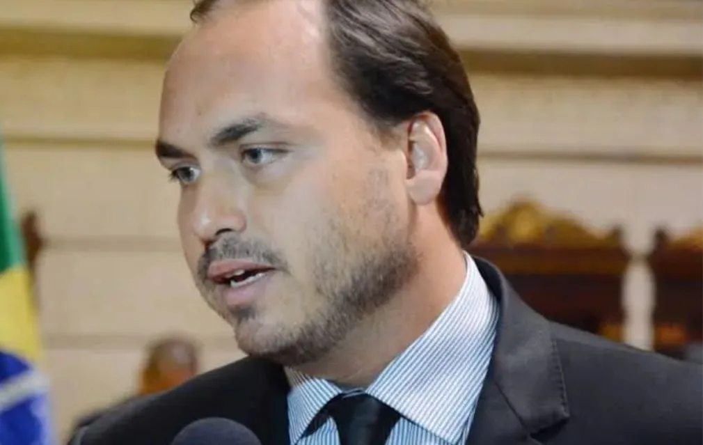 WhatsApp-Image-2025-11-13-at-08.58.53 Carlos Bolsonaro enfrenta resistência de lideranças locais do PL de Santa Catarina