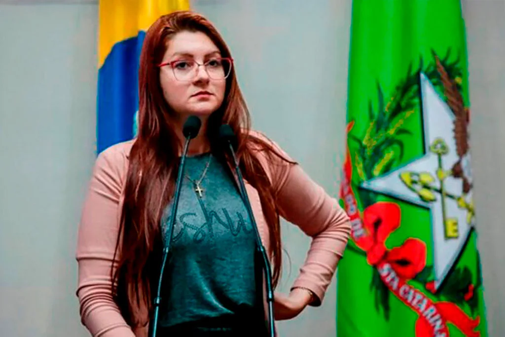 ana-campagnolo-08-08-2025-1 Carlos Bolsonaro enfrenta resistência de lideranças locais do PL de Santa Catarina