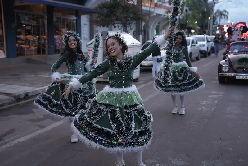 4401022a13cb10c499beffbbc3cb64cb Prefeitura de Sinop abre Natal dos Sonhos com praça lotada e programação especial