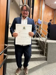 440e49f6-54cb-473a-8afd-7f005f8dc1fc-225x300-1 Dr. Vanio Jordani recebe Título de Cidadão Mato-grossense