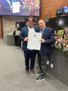 e7ae2267-2903-427e-b6ef-c7fcfe0815b9-225x300-1 Dr. Vanio Jordani recebe Título de Cidadão Mato-grossense