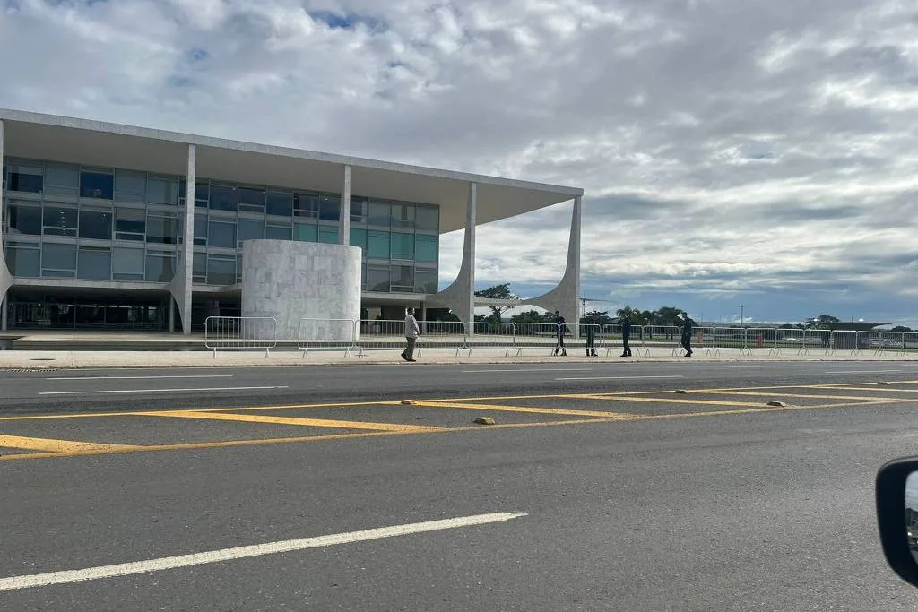 17692622576974ccb1d2c19_1769262257_3x2_lg Governo Lula cerca Planalto antes de manifestação de Nikolas