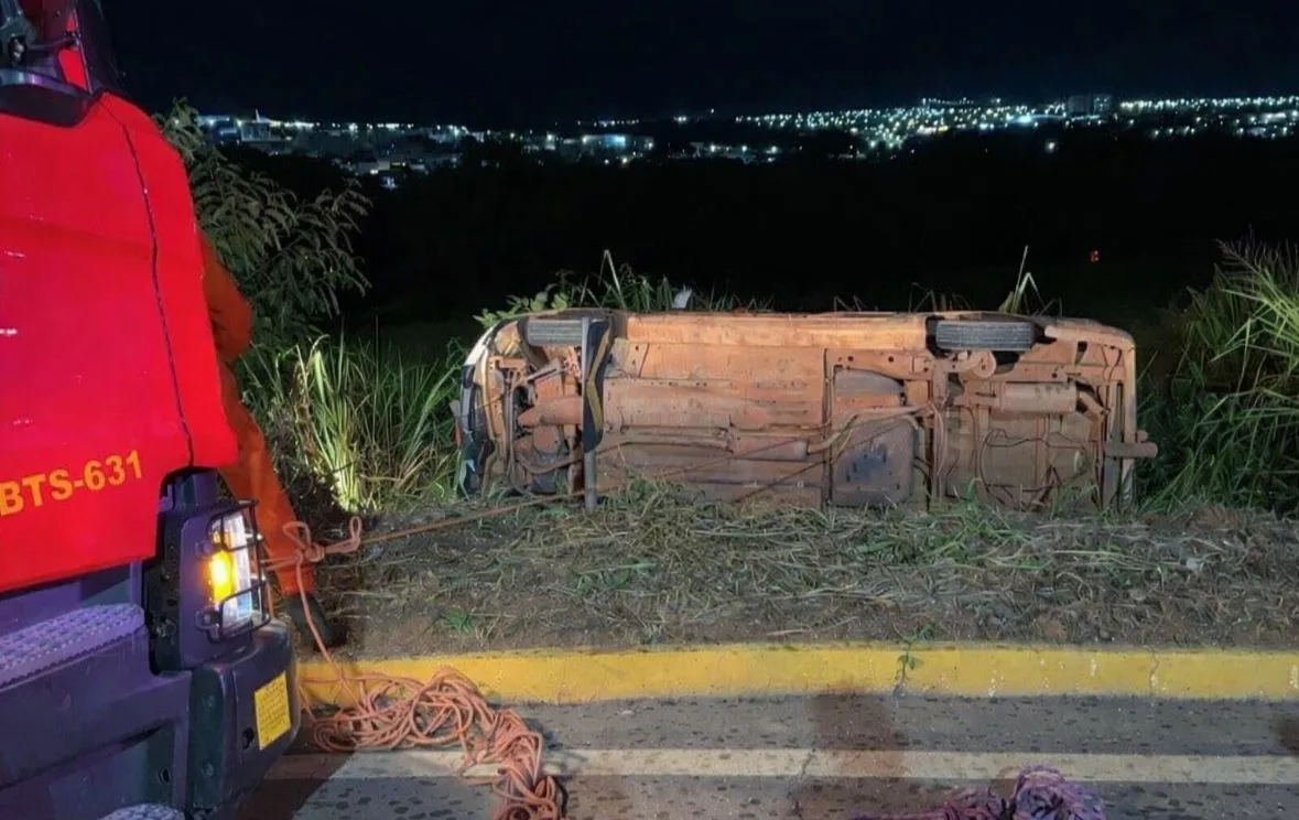 WhatsApp-Image-2026-01-20-at-09.58.38 Motorista embriagado perde o controle de veículo e tomba em ribanceira