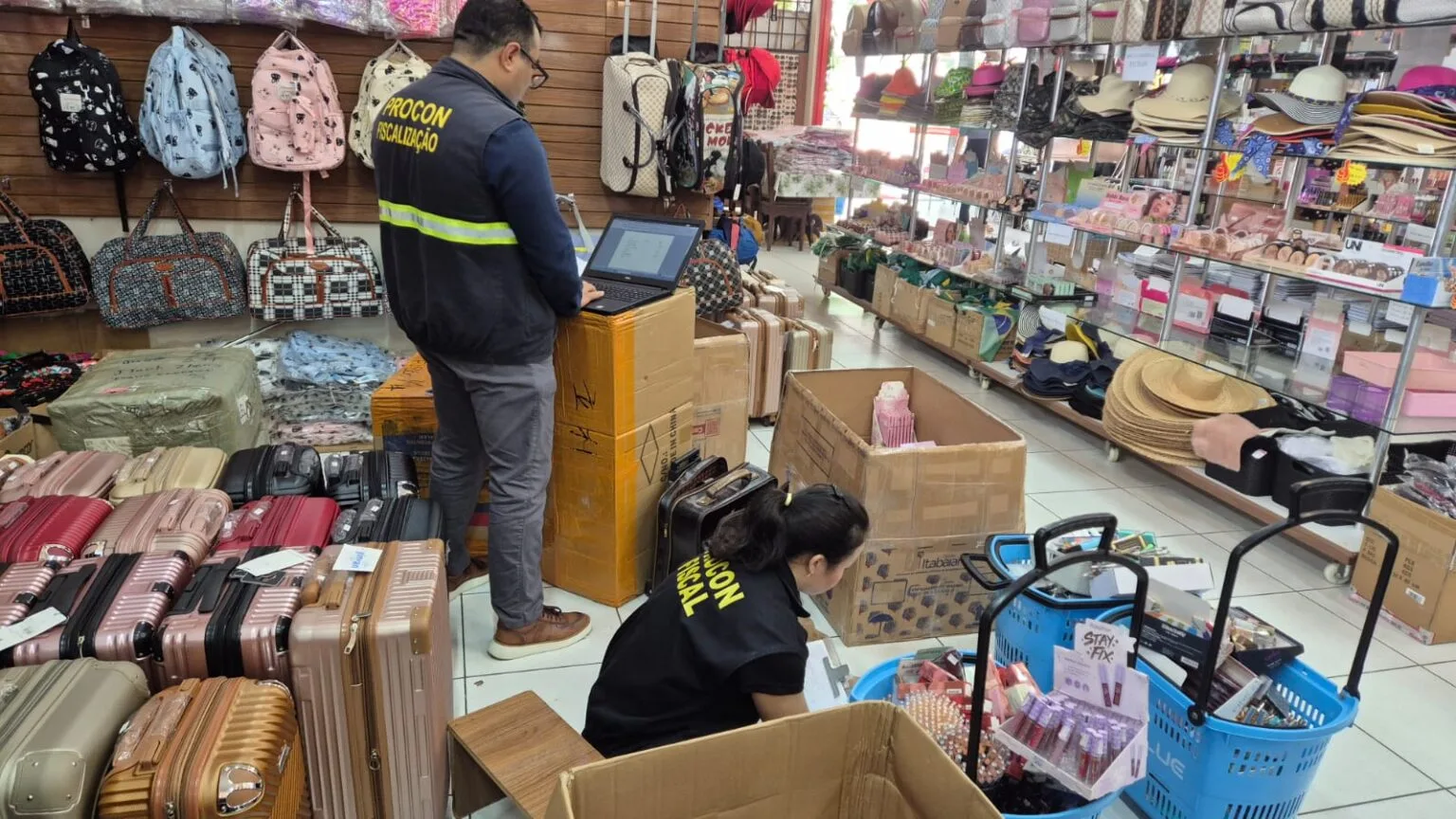 WhatsApp-Image-2026-01-21-at-14.36.11-1536x864-1 Denúncia leva PROCON a apreender mais de 3 mil produtos vencidos no centro de Sorriso