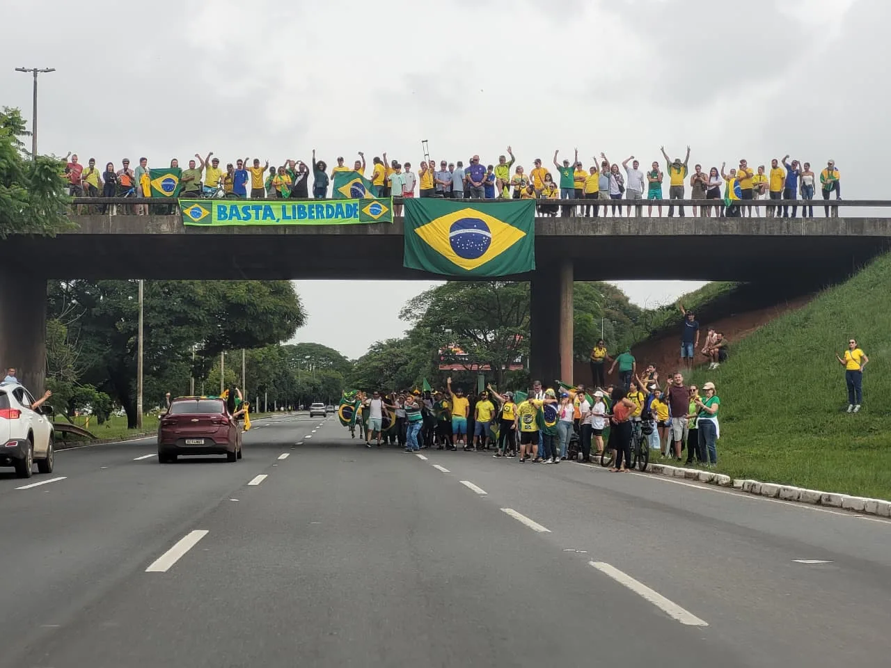 WhatsApp-Image-2026-01-25-at-11.43.46 Manifestação em Brasília bloqueia vias da Asa Norte e Asa Sul à espera de Nikolas Ferreira