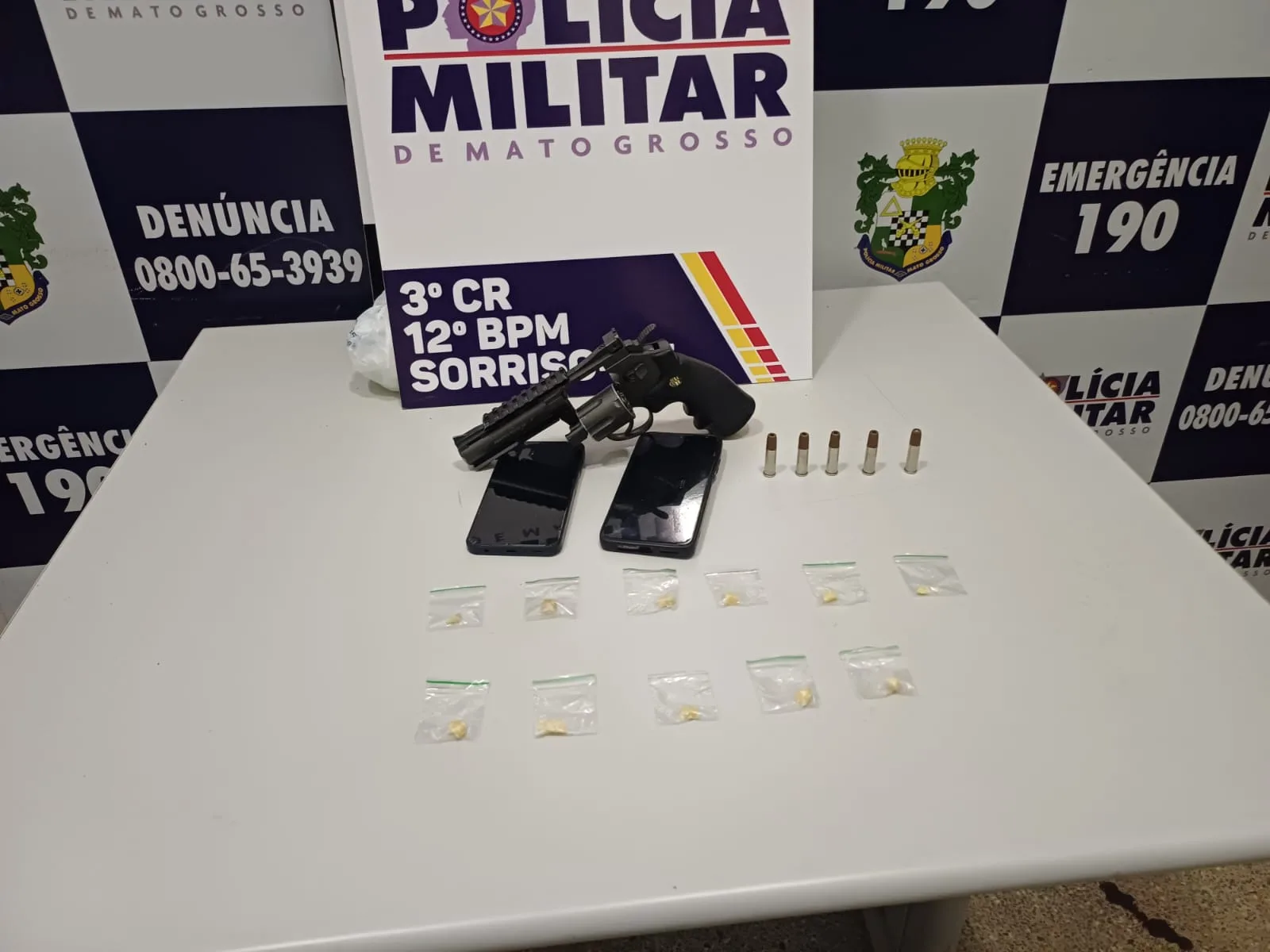 WhatsApp-Image-2026-01-27-at-08.59.20 Suspeitos tentam fugir, mas PM apreende entorpecentes e simulacro de arma em Sorriso