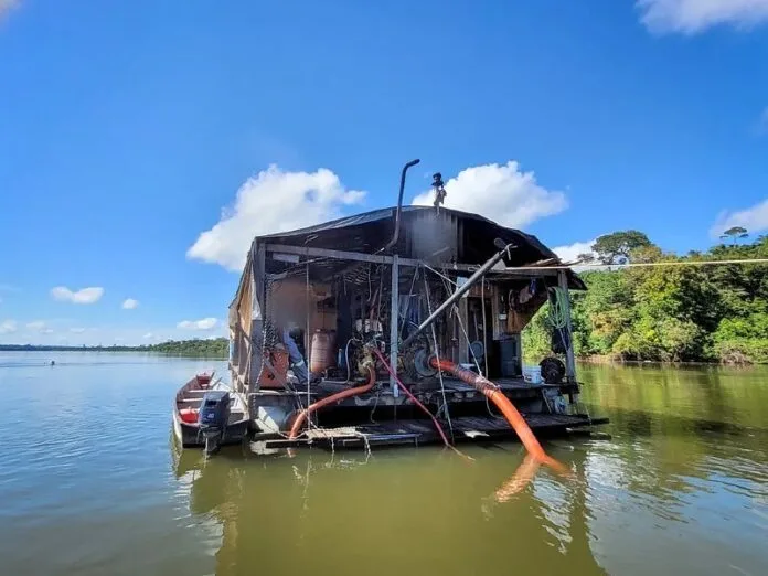 ff8e761b46d7eedb25563a74c6a1a825-hnt-com-br-696x522-1 Trabalhador de garimpo morre após ser soterrado durante mergulho em rio