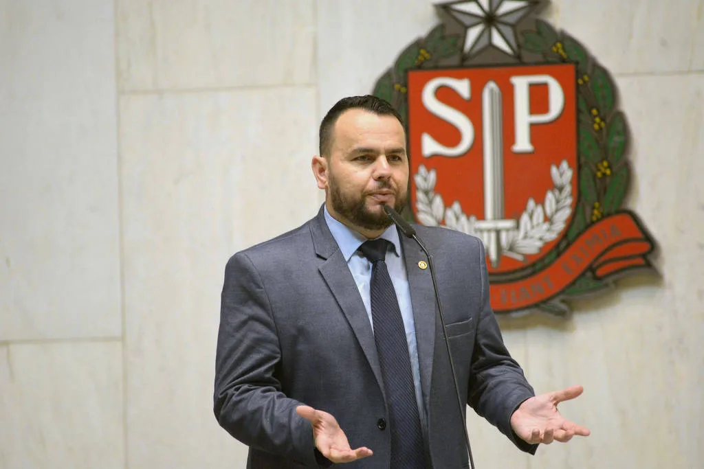 15719464325db1ffc0d1af4_1571946432_3x2_lg-1 Aliado de Eduardo adota sobrenome Bolsonaro