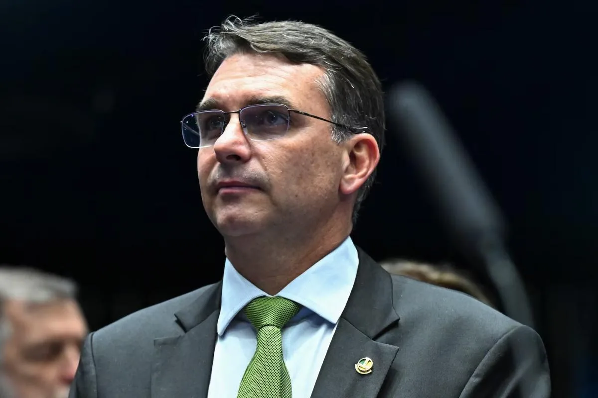 Flavio-Bolsonaro Flávio Bolsonaro diz que ação contra 'crimes do PT na Sapucaí’ será protocolada no TSE