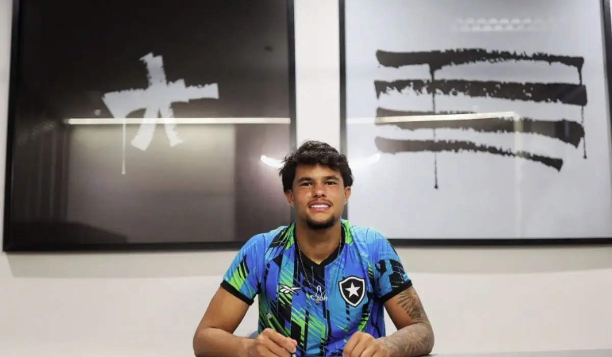 bruninho.jpg Bruninho Samudio completa 16 anos e assina primeiro contrato profissional com o Botafogo