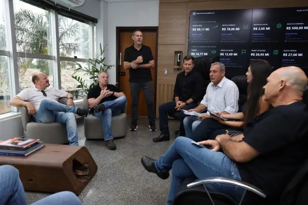 thumb__600_0_0_0_auto-6 Prefeitura e CDL alinham projeto de cobertura na Praça da Juventude e pautas institucionais em Sorriso