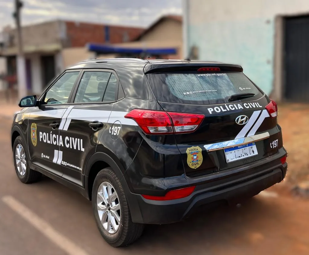 Carro-policia-civil Polícia Civil prende dois padastros investigados por abusar de enteadas em Querência