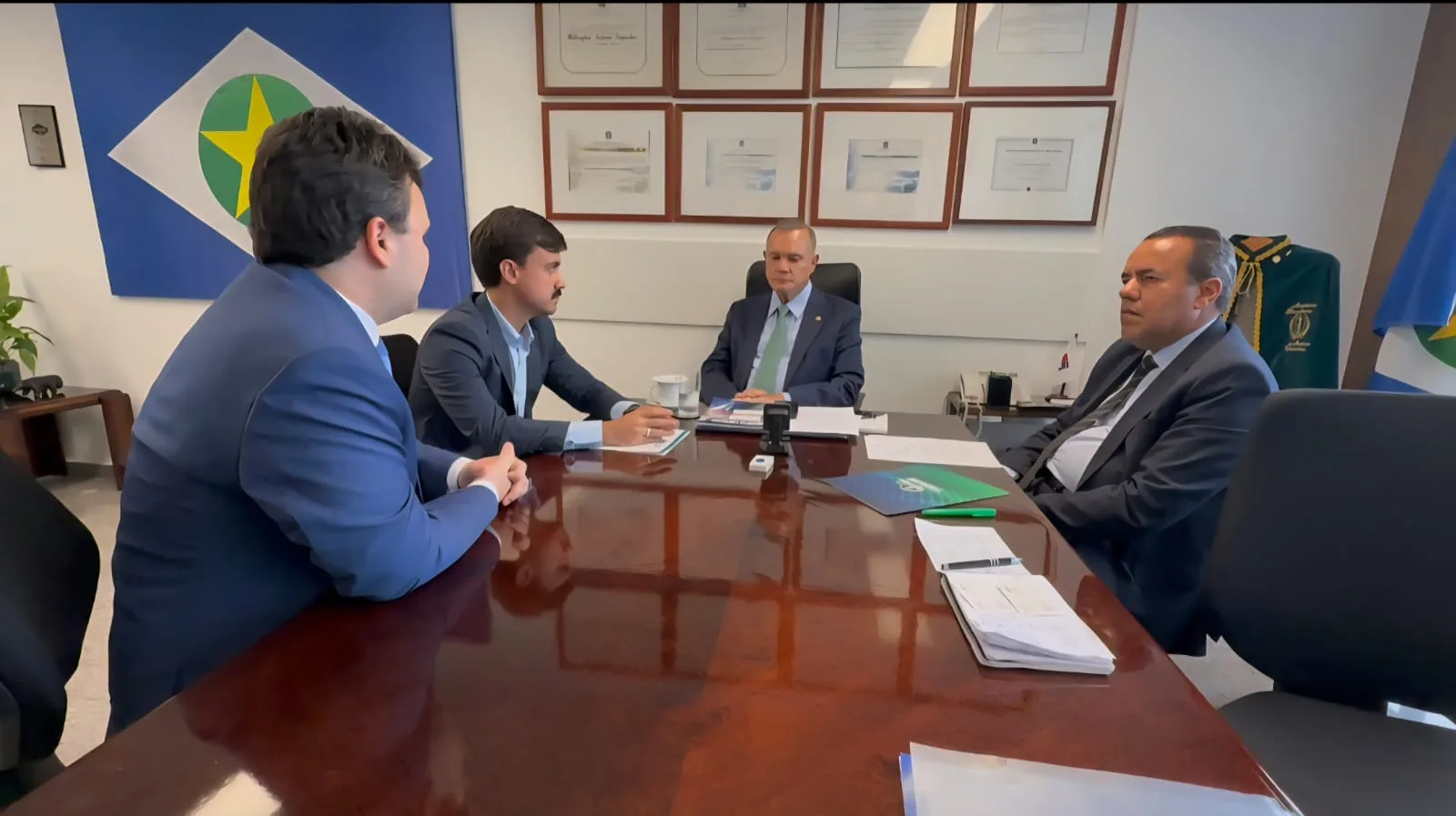 WhatsApp-Image-2026-03-05-at-18.21.21 Fagundes se reúne com a Associação Brasileira das Empresas Aéreas para garantir operação e ampliação do aeroporto de Barra do Garças. ✈️