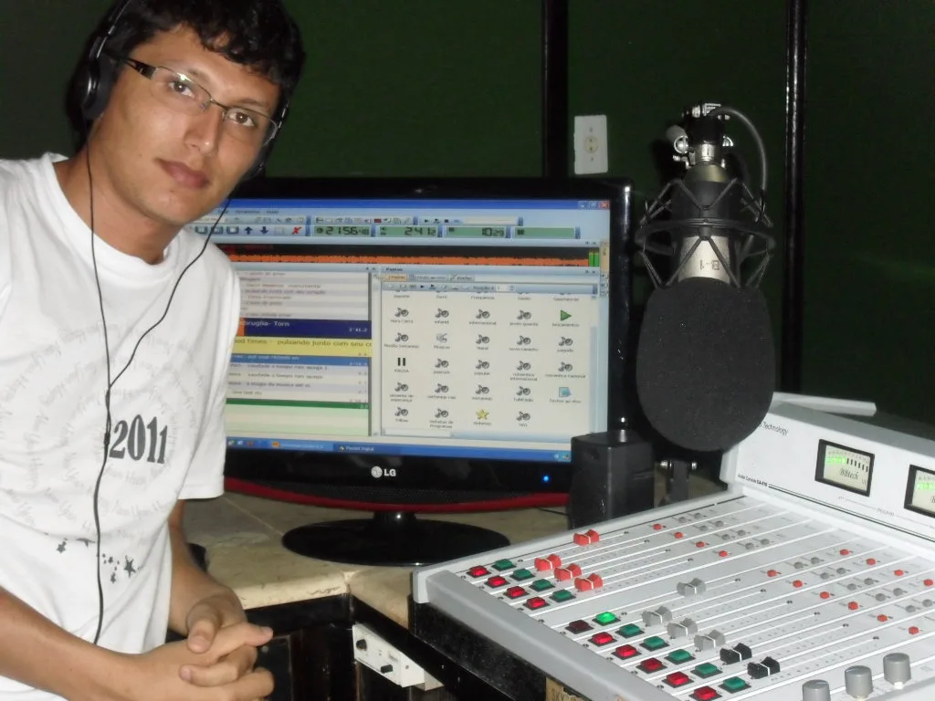 WhatsApp-Image-2026-03-28-at-16.32.18-2 De Sergipe a Sorriso: conheça a história de superação do jornalista JK que traz nova rádio para a cidade