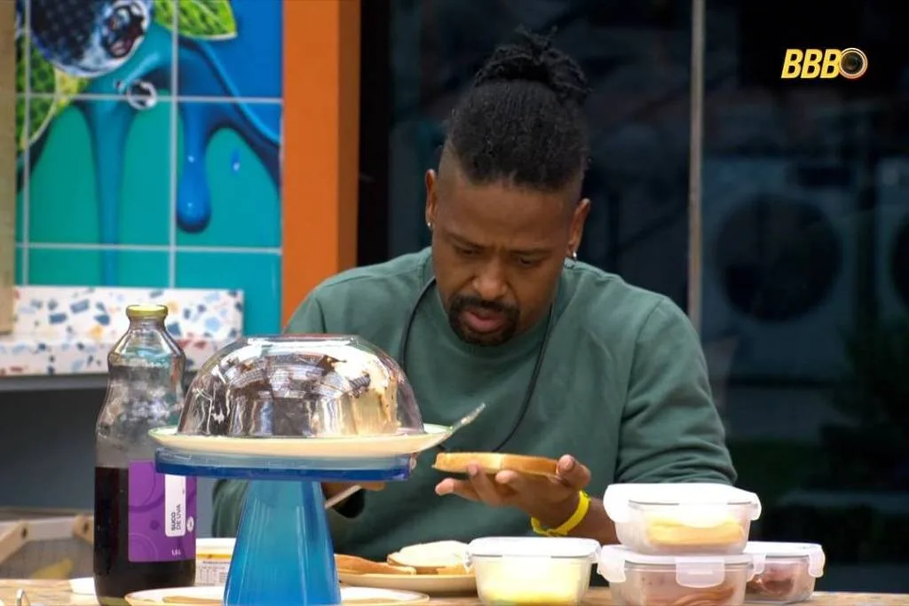 177605662969dc7935664cb_1776056629_3x2_lg-1 BBB 26: Leandro Boneco é chamado para o VIP após 79 dias consecutivos na xepa