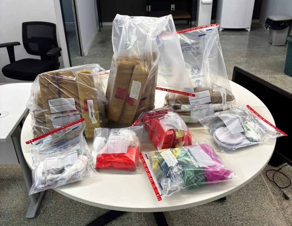 IMG_3382.JPG Polícia Civil fecha ponto de tráfico e apreende grande quantidade de drogas em Água Boa