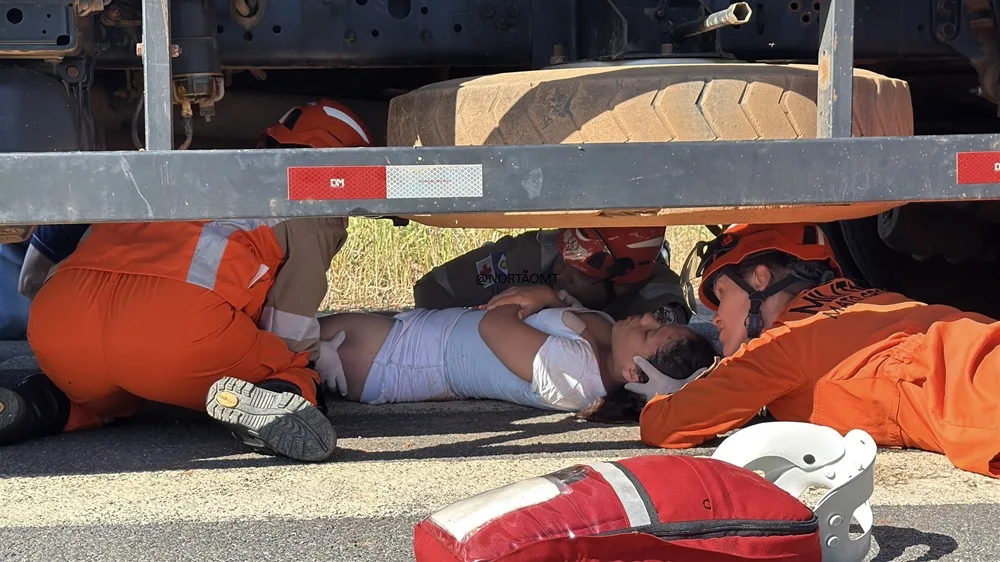 IMG_E0598 Adolescente sofre acidente com caminhão de coleta de lixo e é resgatada pelos bombeiros em Sorriso