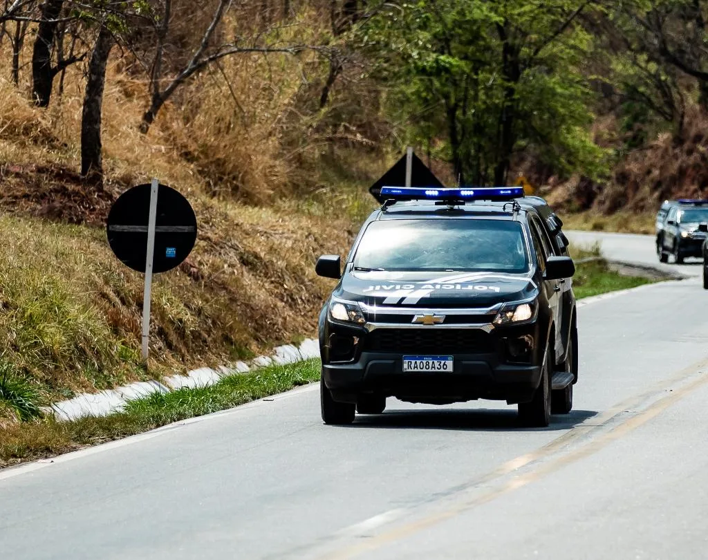 Viatura-na-estrada-1 Polícia Civil prende último envolvido em furto de veículo de idosa em Juscimeira