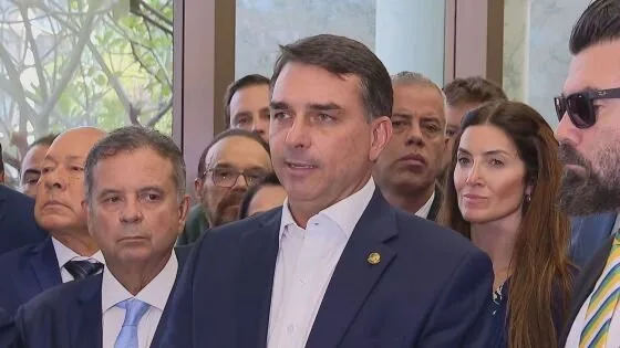 9c1994798fb43ad4cb0e03b7fbb5ea95-1 Flávio Bolsonaro promete suspender reforma tributária por um ano se chegar ao Planalto