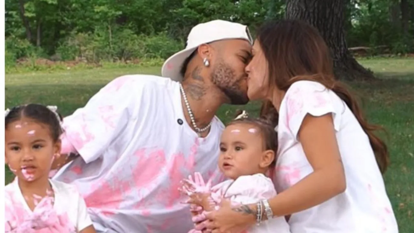 ARTE-2 Neymar anuncia mais uma filha e reage com humor durante chá revelação