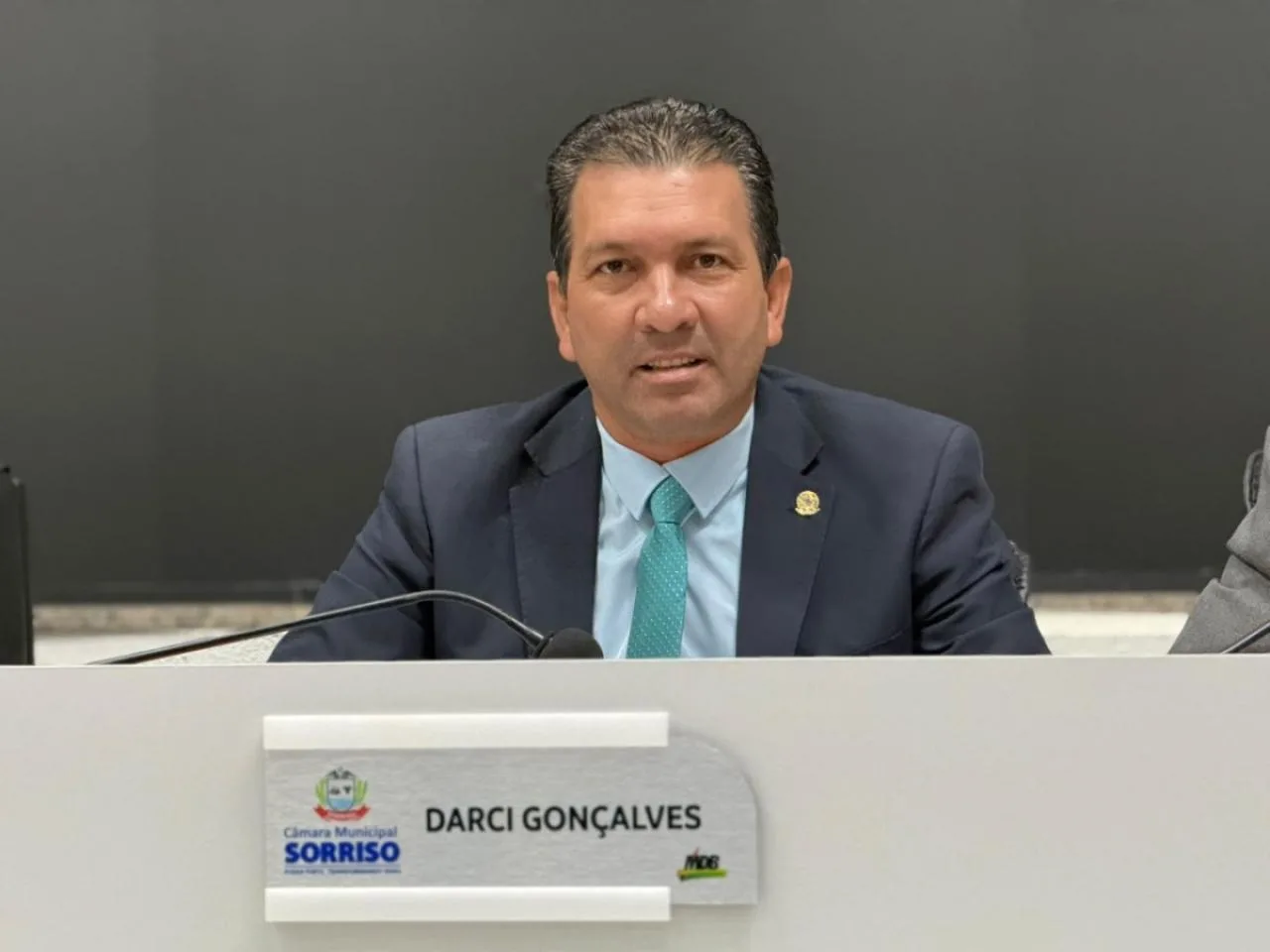 Darci Vereador Darci Gonçalves solicita construção de campo de futebol sintético na Praça dos Ipês