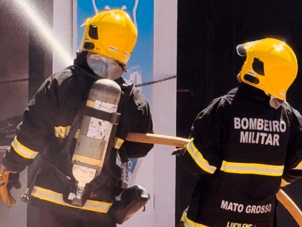 lucasdorioverde-1 Corpo de Bombeiros extingue incêndio em telhado de residência em Tangará da Serra