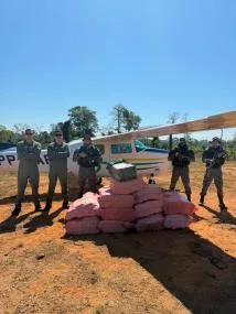 96c1fbbbf64cbc9b19948d16ce2d8efb Operação apreende 500 kg de maconha em fazenda e prende 3 em MT