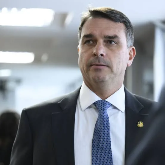 images-9 Flávio Bolsonaro diz que Lei Maria da Penha "é um pedaço de papel" e defende punições mais severas para agressores