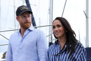 17873444456a88b63dce8fd_1787344445_3x2_lg-1-300x200 Harry e Meghan Markle chegam ao Reino Unido com filhos após seis anos nos EUA